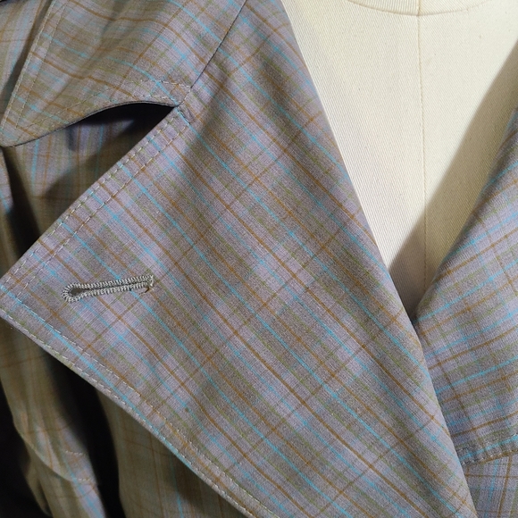 Vintage trench coat - Picture 2 of 8